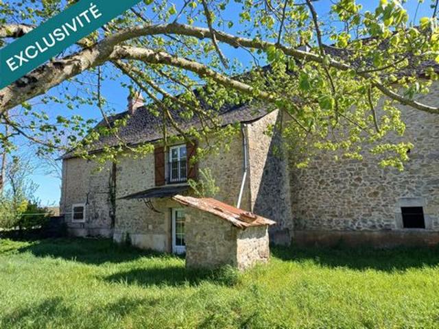 Située à moins de 3km de toutes commodités, 25mn de Rodez et de Villefranche de Rouergue, cette jolie propriété offre un cadre de vie paisible