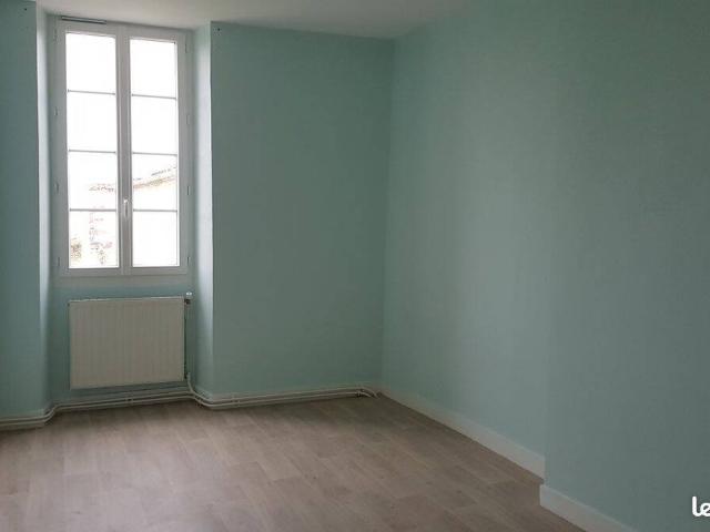 située à Salles d'Angles, proche de la base aérienne