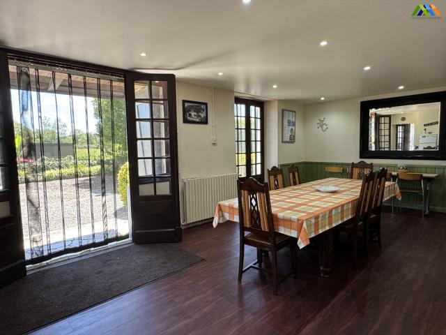 Située à seulement 10 minutes de la charmante cité médiévale. 138m² Sauveterre de Béarn