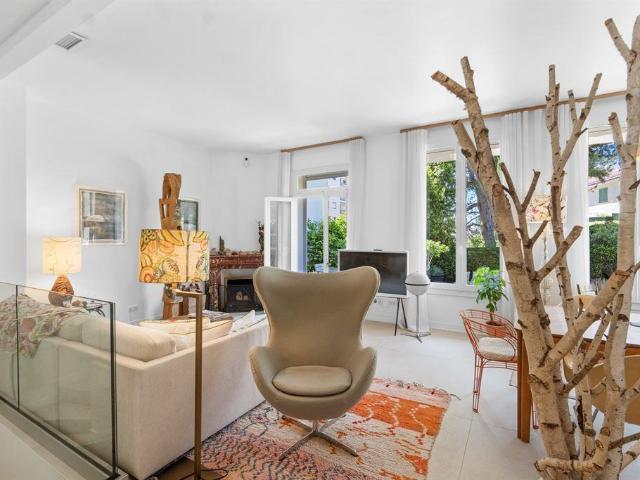 Située à seulement 10 minutes des plages, des restaurants et. 130m² Cannes