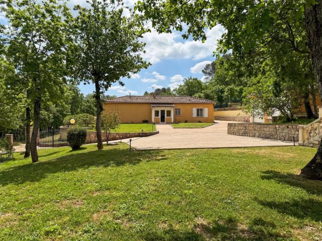 À vendre près du centre de Fayence – Maison de plain pied de. 160m² Fayence