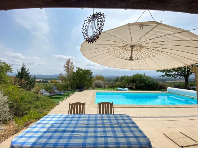 Située à seulement 6 km de Limoux, 89m² Malviès