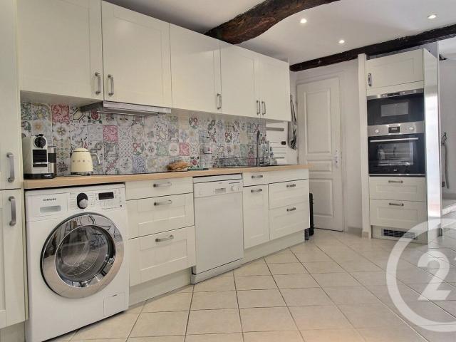 Située au cœur du village de Valbonne, cette maison de carac. 125m² Valbonne