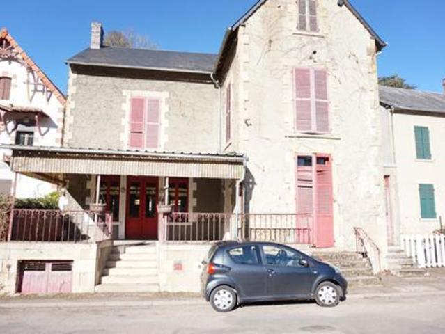 Située dans un village thermal, maison habitable