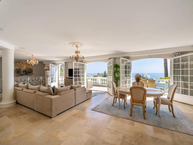 Située dans un cadre calme et recherché à Théoule sur Mer, c. 324m² Théoule sur Mer