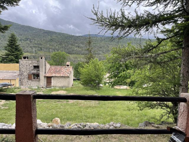 Située dans un écrin de verdure, maison individuelle sur 2190m2 de terrain