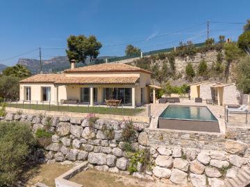 Située dans un environnement naturel préservé et offrant un. 137m² Nice