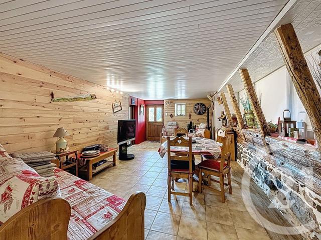 Située dans un hameau paisible de Mieussy, cette authentique. 132m² Mieussy Praz de Lys Sommand