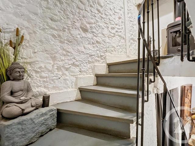 Située dans une petite rue calme, cette maison de village vo. 71m² Céret