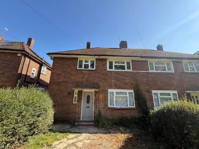 Sitwell Grove, Stanmore HA7 4 bed semi detached house to rent £2,700 pcm £623 pw