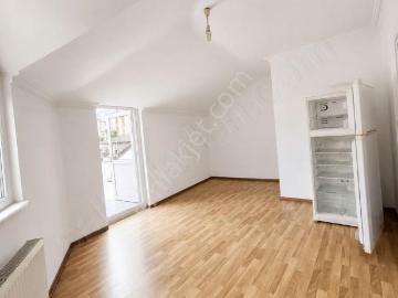 Site Mahallesi'nde Teraslı | Ferah 1+1 Çatı Katı Daire