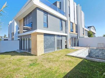 Site Özellikli Müstakil Havuzlu, Asansörlü, Lüks Villa