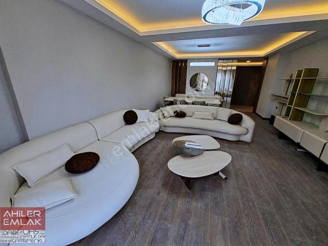 Site İçerisinde 3 Cepheli Full+full Yapılı 8.katta Satılık