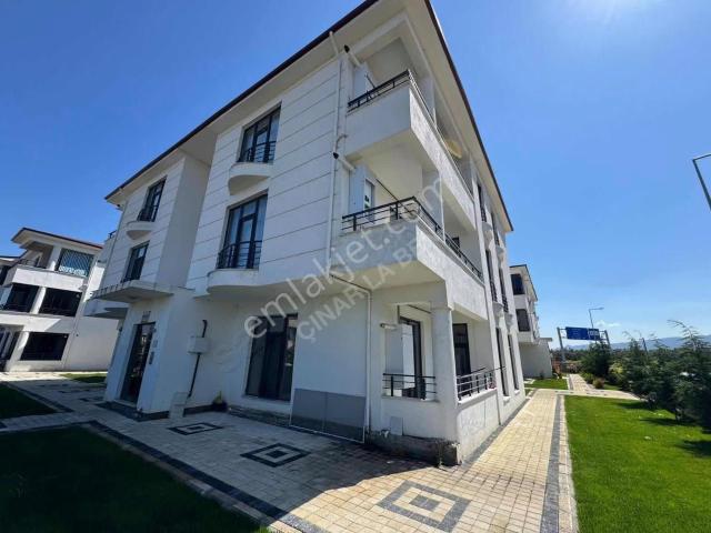 Site İçerisinde 2+1 Geniş Tertemiz Kiralık Daire