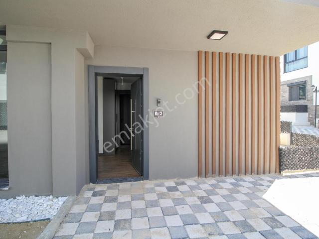 Site İçerisinde 3+1 140m2 Net Kullanım 200 M2 Arsa Payı Villa