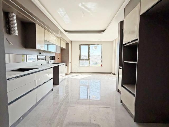 Site İçerisinde Arakat İşçilik Harikası Alttan Isıtmalı 3+1