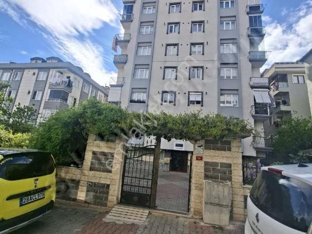 Site İçerisinde Guzel Lokasyonda Merkezı Konumda 1. Kat Daire