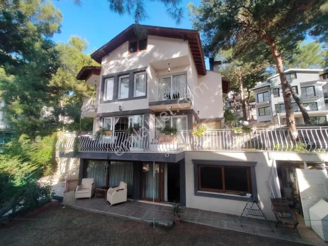 Site İçerisinde, Deniz Manzaralı, Tam Müstakil, 570 M2 Geniş Bahçeli 6+2 Villa