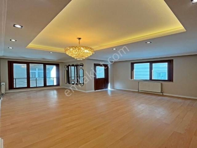 Site İçerisinde Ferah Ve Kullanışlı Satılık 2+1 Daire