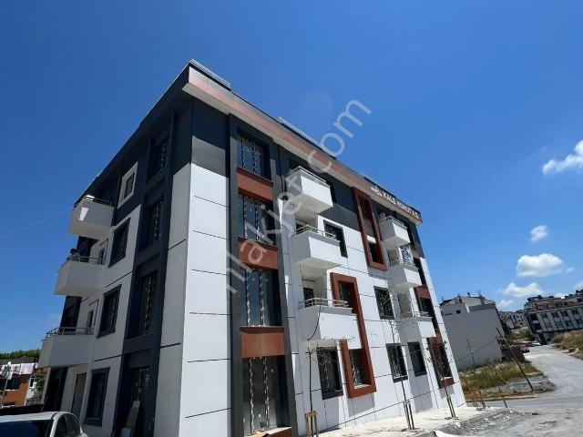 Site İçerisinde Kapalı Otoparklı 1+1 Giriş