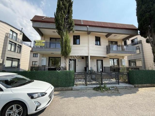 Site İçerisinde Kiralık Tripleks 5+1 Villa