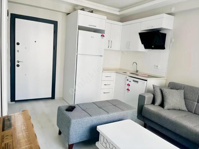 Site İçerisinde Havuzlu Ve Sıfır Eşyalı 1+1 Daire