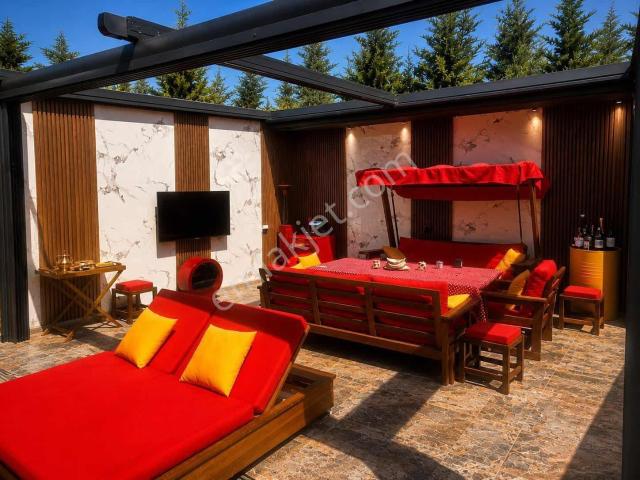 Site İçerisinde Isıtmalı Havuzlu Özel Tasarım Villa Satışta