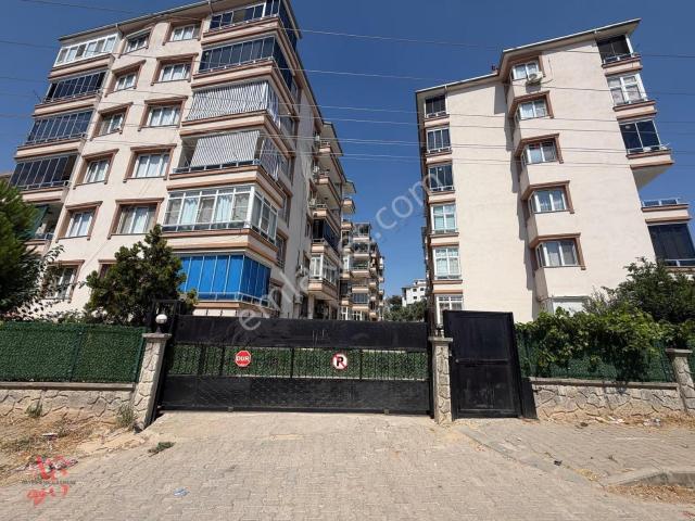 Site İçerisinde Otoparklı Ara Kat 2+1 Temiz Daire
