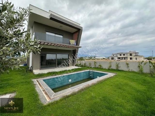 Site İçerisinde Lüks Yaşamın Yeni Adresı 4+1 Lüks Villa
