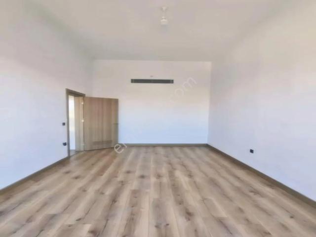 Site İçerisinde Zafer Mahallesi 1+1 Geniş Balkonlu Kiralık Daire