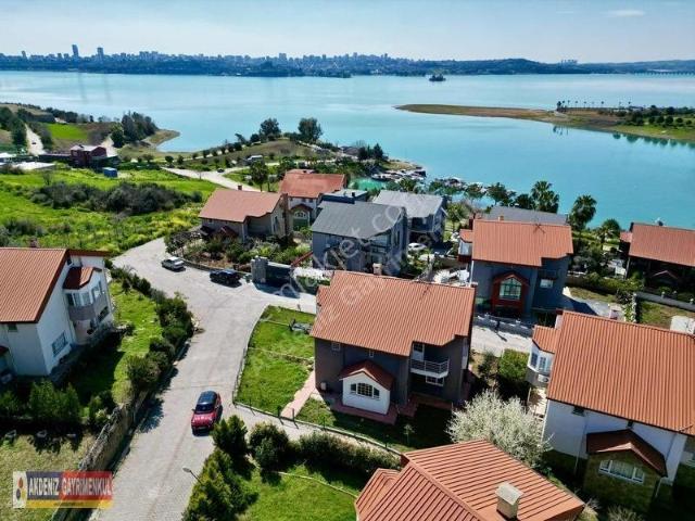 Site İçi 720 M2 Arsa İçerisinde Göl Manzaralı Kiralık Villa