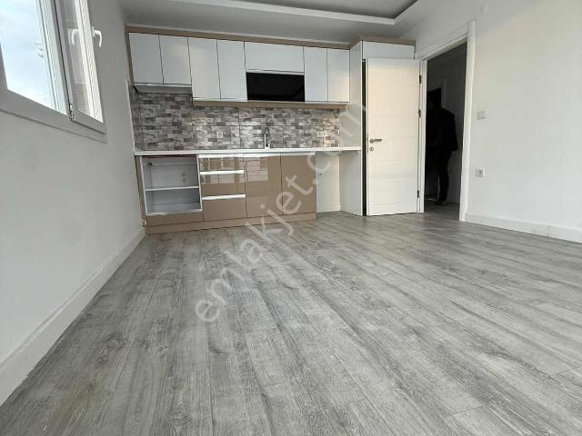 Site İçi Kapalı Otopark Asansör Yüzme Havuzlu Kiralık Daire