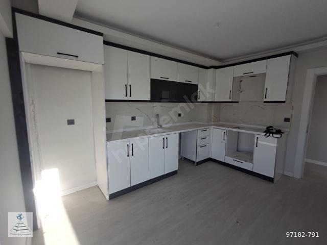 SİTE İÇİNDESIFIROTURUM BAŞLADIEBEVYN BANYO GENİŞ BALKON
