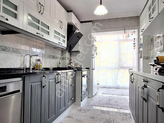 Site İçi Satılık 3+1 Ara Kat