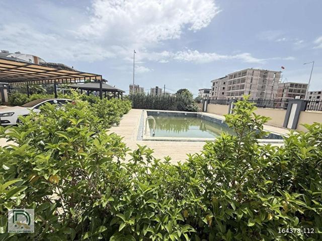 Site için de havuzlu 2+1 katta
