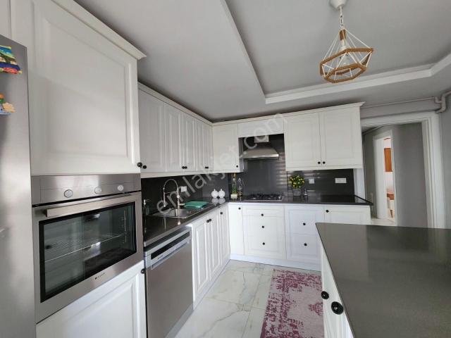 Remax Damla Gür'den Cagaloglunda Site İçinde Satılık 3+1 Daire