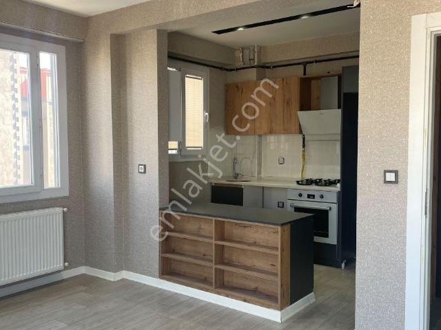 Site İçinde Eşyasız Kiralık Ada Mutfak Daire