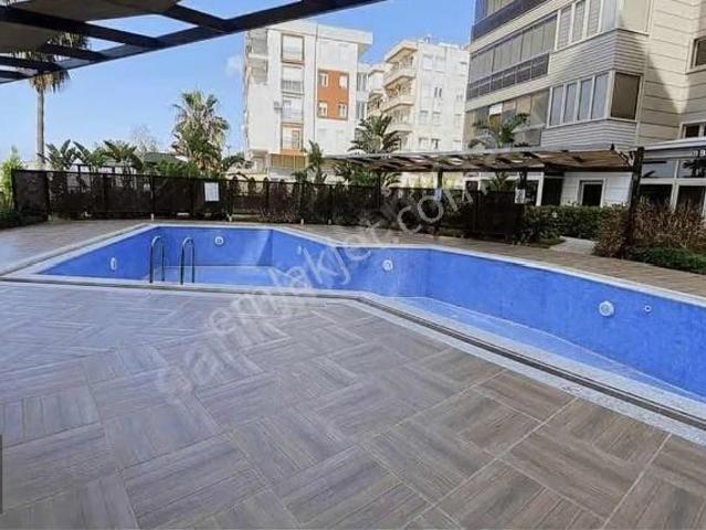 Site İçinde Giriş Kat Daire