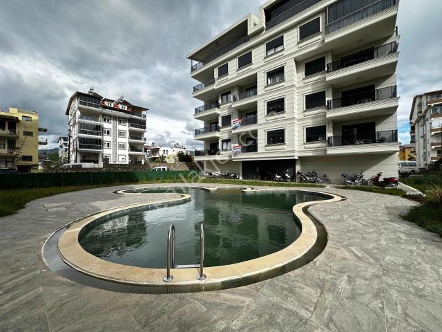 Site İçinde Havuz Manzaralı 1+1 Daire