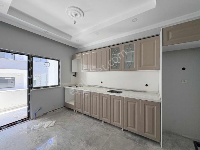 Site İçinde Modern 2+1 Ara Kat Daire
