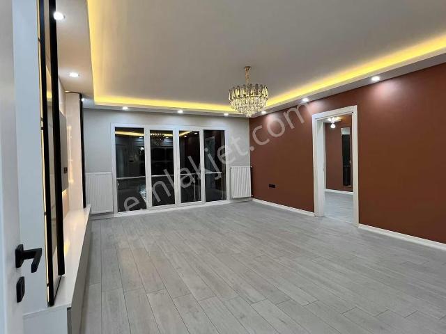 Site İçinde Satılık Full Dekorlu 3+1 Daire