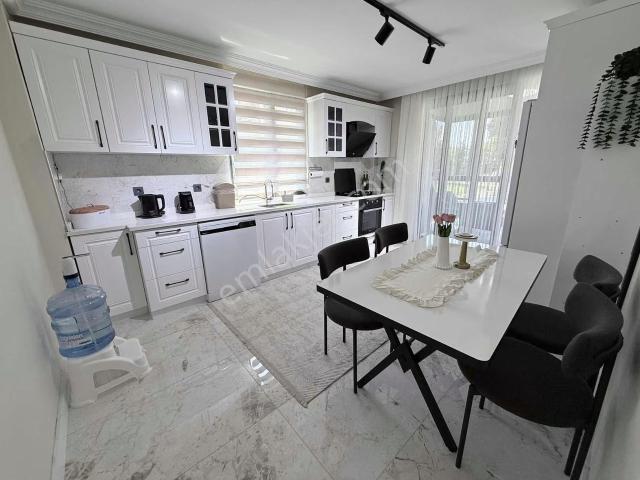 Sitede 2+1 Kiracılı Sıfır Satılık Daire Avm Yanı Sekiz Kasımda
