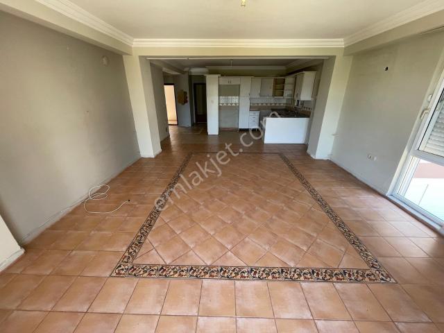 Sitede Asansörlü 3+1 Geniş Kiralık Daire