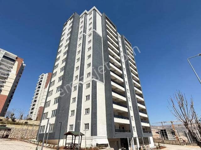 Siteli Geniş Peyzaj Alanına Sahip Ultra Lüks 4+1 Fırsat Daire