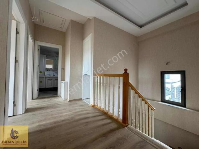 Sitenin En Geniş Bahçesi Köşe 275 M2 Bahçe 4+1 İnci Çiçeği