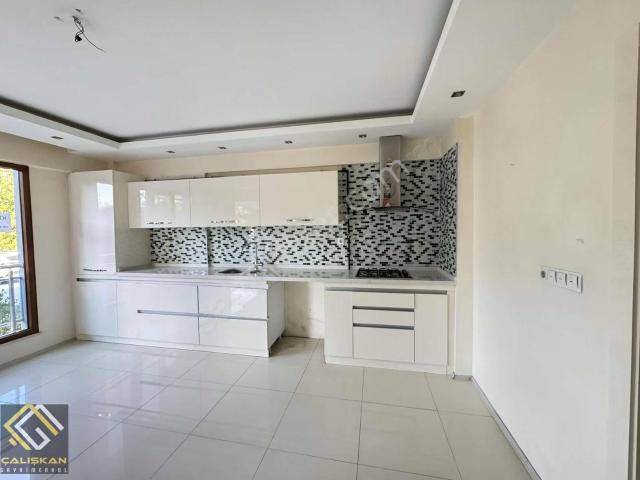 Site/site İçi Otopark/giyinme Odalı/çift Banyo 200 Metrekare