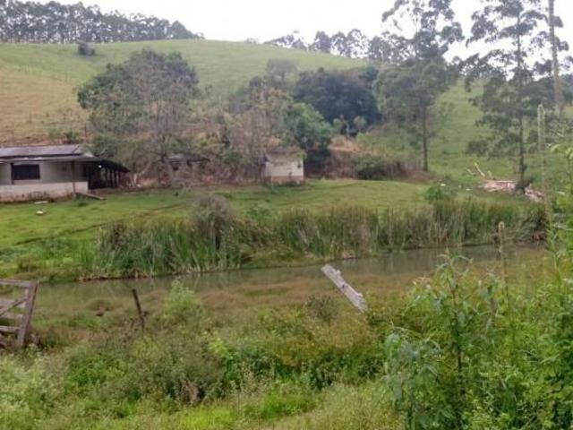 Sitío 9.5 Alqueires. Guapiara sp 500 metros do asfalto. Casa simples Rico em água localização To