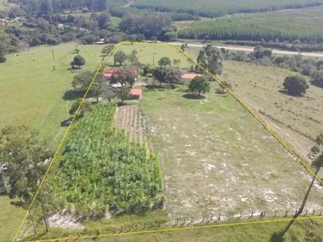 Sitio 22.000M² 2 casas escritura no asfalto