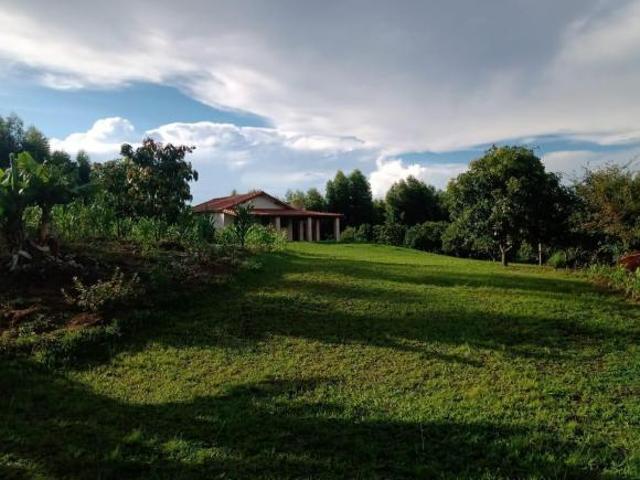 Sítio 27000m2 Casa 2 Dorms,Banheiro,Sala,Cozinha,Lavanderia,Vaga Coberta,Área de Churrasqueira,Pomar