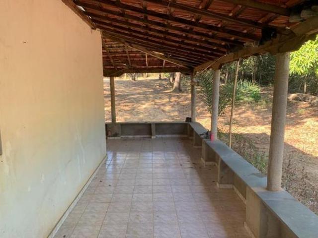 SÍTIO 30.000m² COM CASA AMPLA E LAGOA NOS FUNDOS À VENDA EM CARMO DO CAJURU/MG